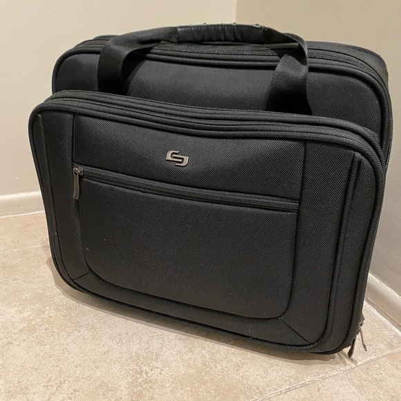 Black Laptop Bag with Durable Fabric and Multiple Compartments